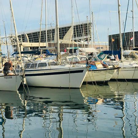 Sleep & Boats Barcelona City 圣阿德里安-德贝索斯 外观 照片