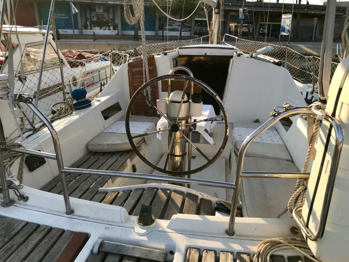 Sleep & Boats Barcelona City 圣阿德里安-德贝索斯 外观 照片
