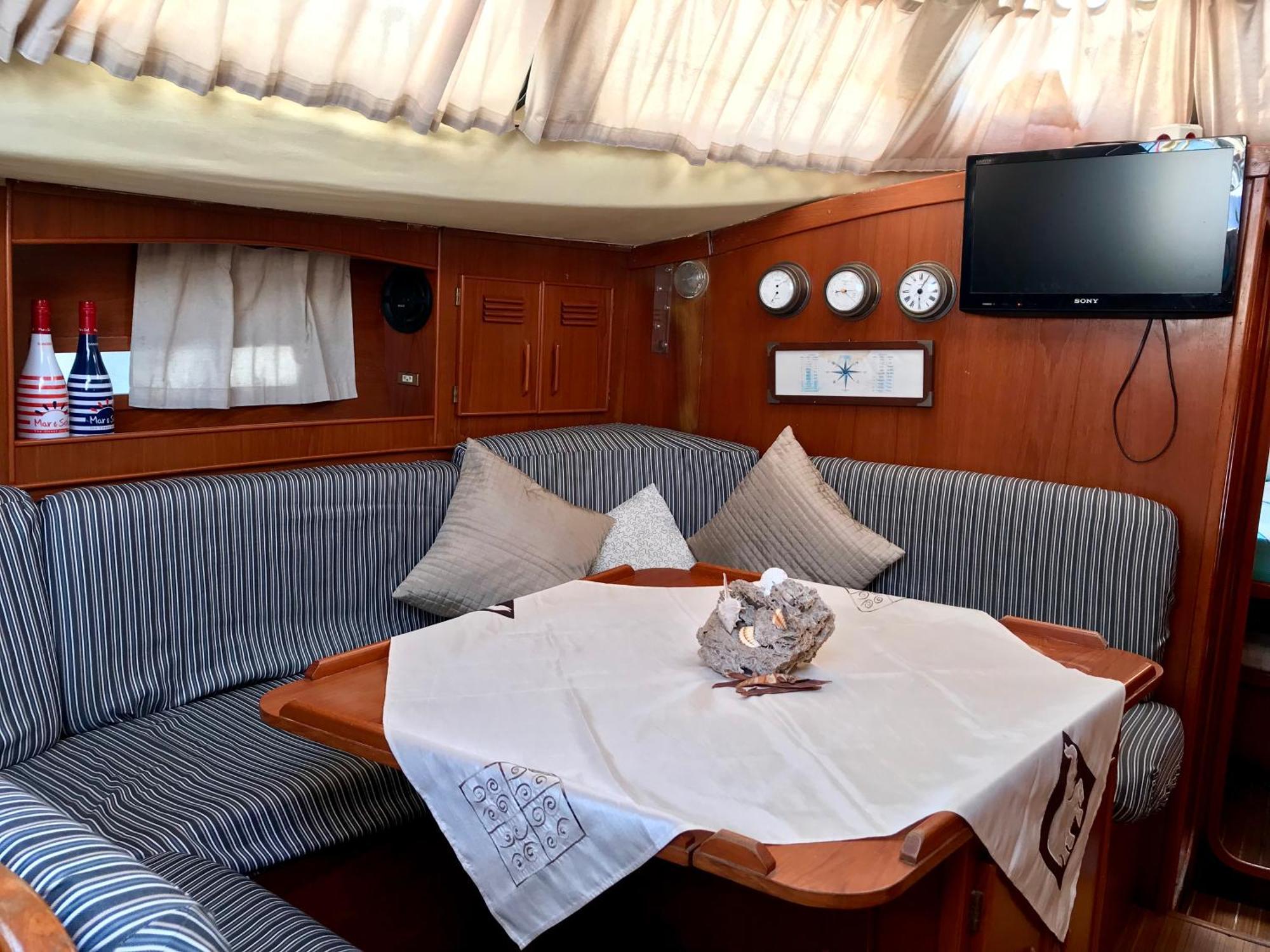 Sleep & Boats Barcelona City 圣阿德里安-德贝索斯 外观 照片