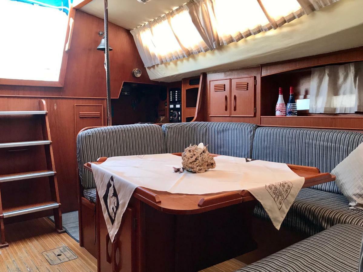 Sleep & Boats Barcelona City 圣阿德里安-德贝索斯 外观 照片