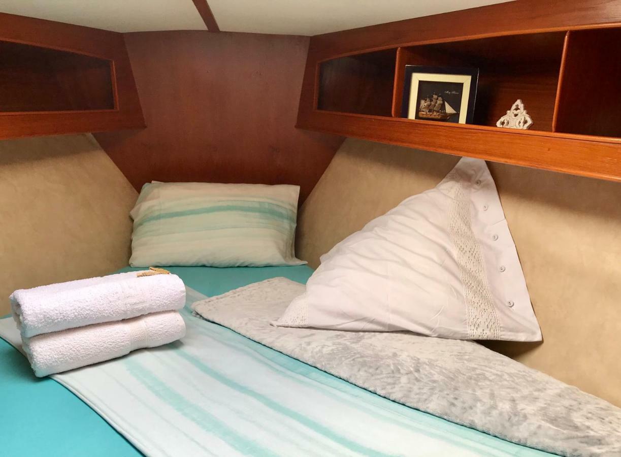 Sleep & Boats Barcelona City 圣阿德里安-德贝索斯 外观 照片