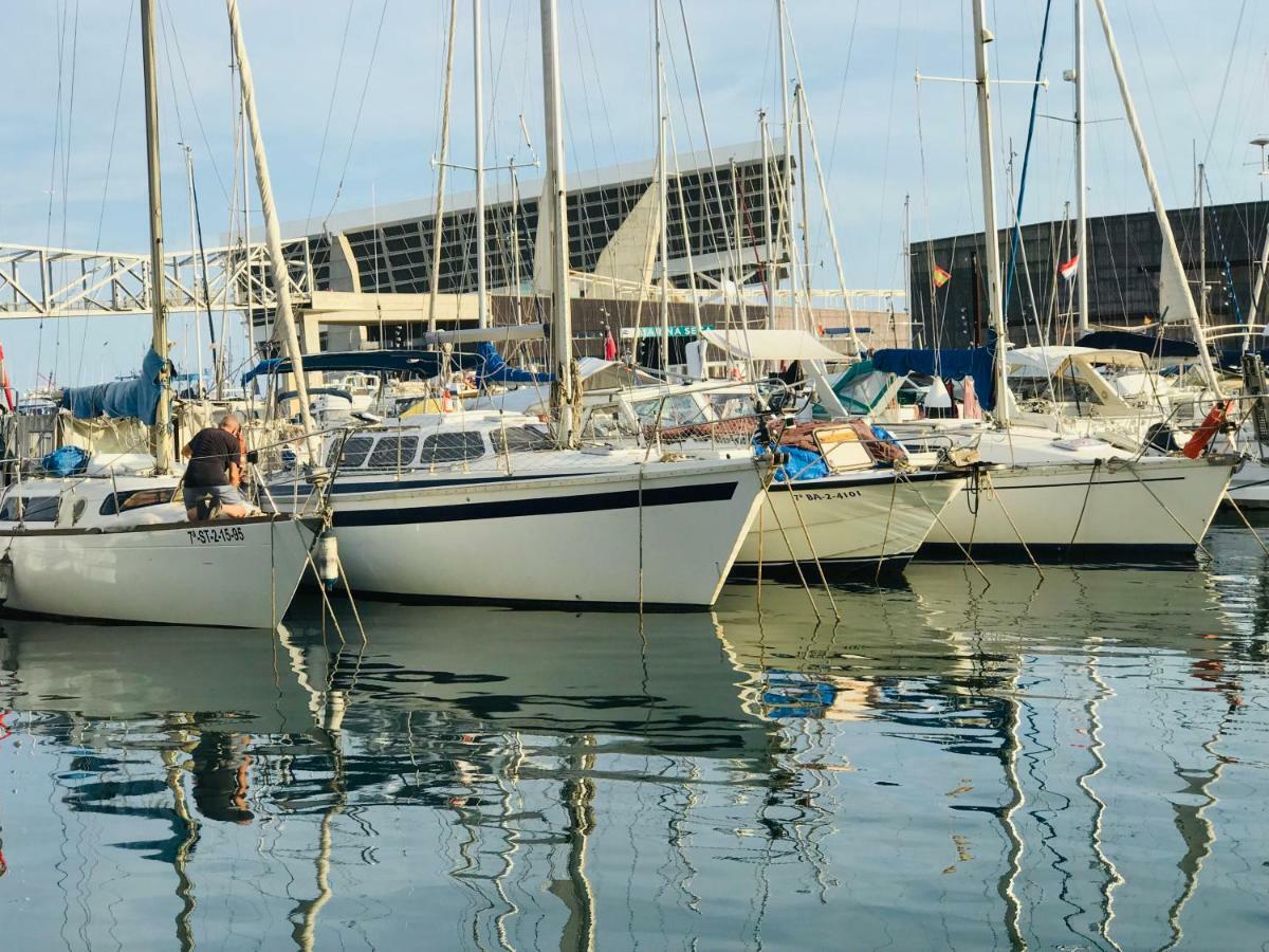 Sleep & Boats Barcelona City 圣阿德里安-德贝索斯 外观 照片
