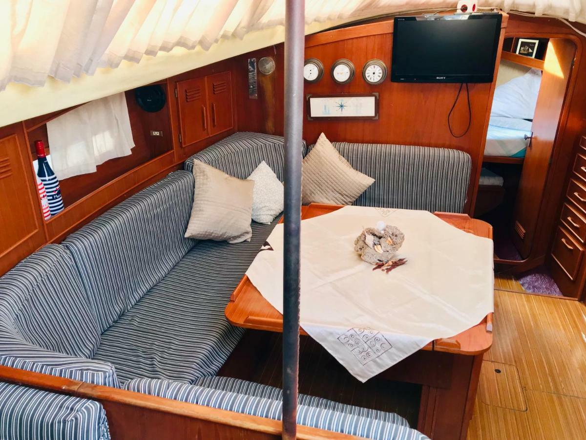 Sleep & Boats Barcelona City 圣阿德里安-德贝索斯 外观 照片