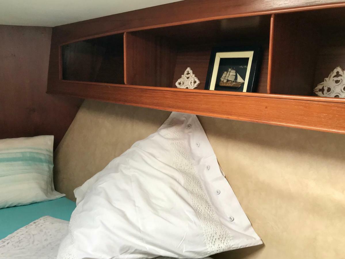 Sleep & Boats Barcelona City 圣阿德里安-德贝索斯 外观 照片