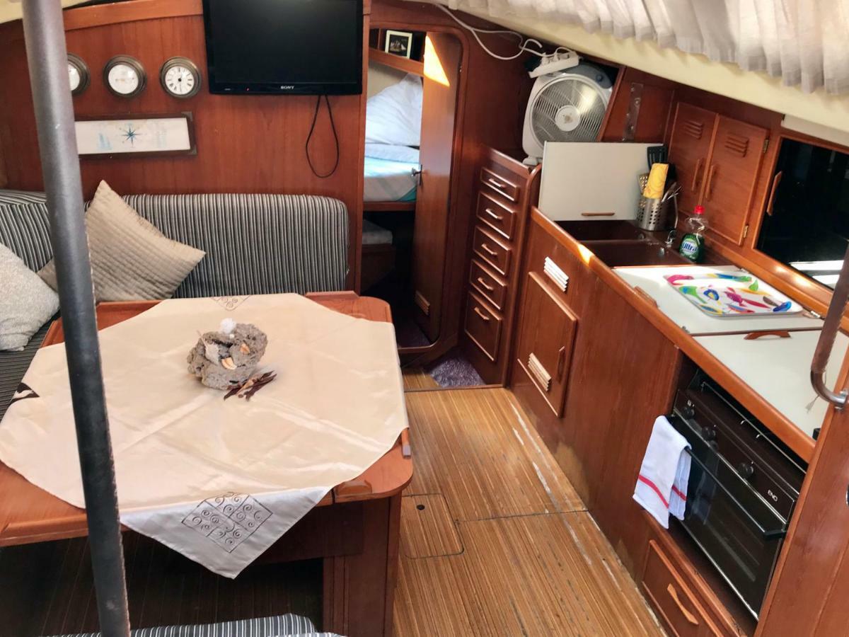 Sleep & Boats Barcelona City 圣阿德里安-德贝索斯 外观 照片
