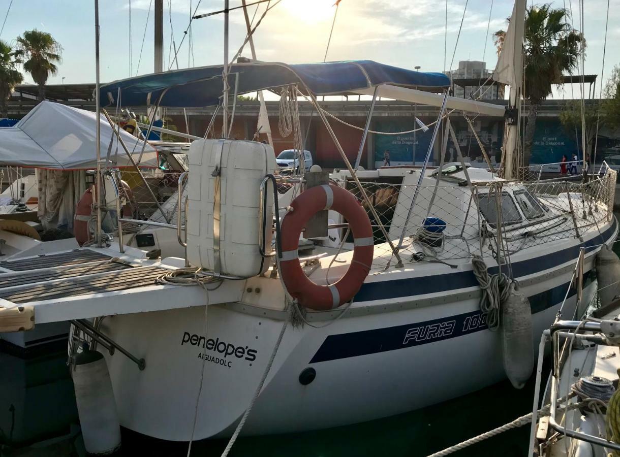 Sleep & Boats Barcelona City 圣阿德里安-德贝索斯 外观 照片
