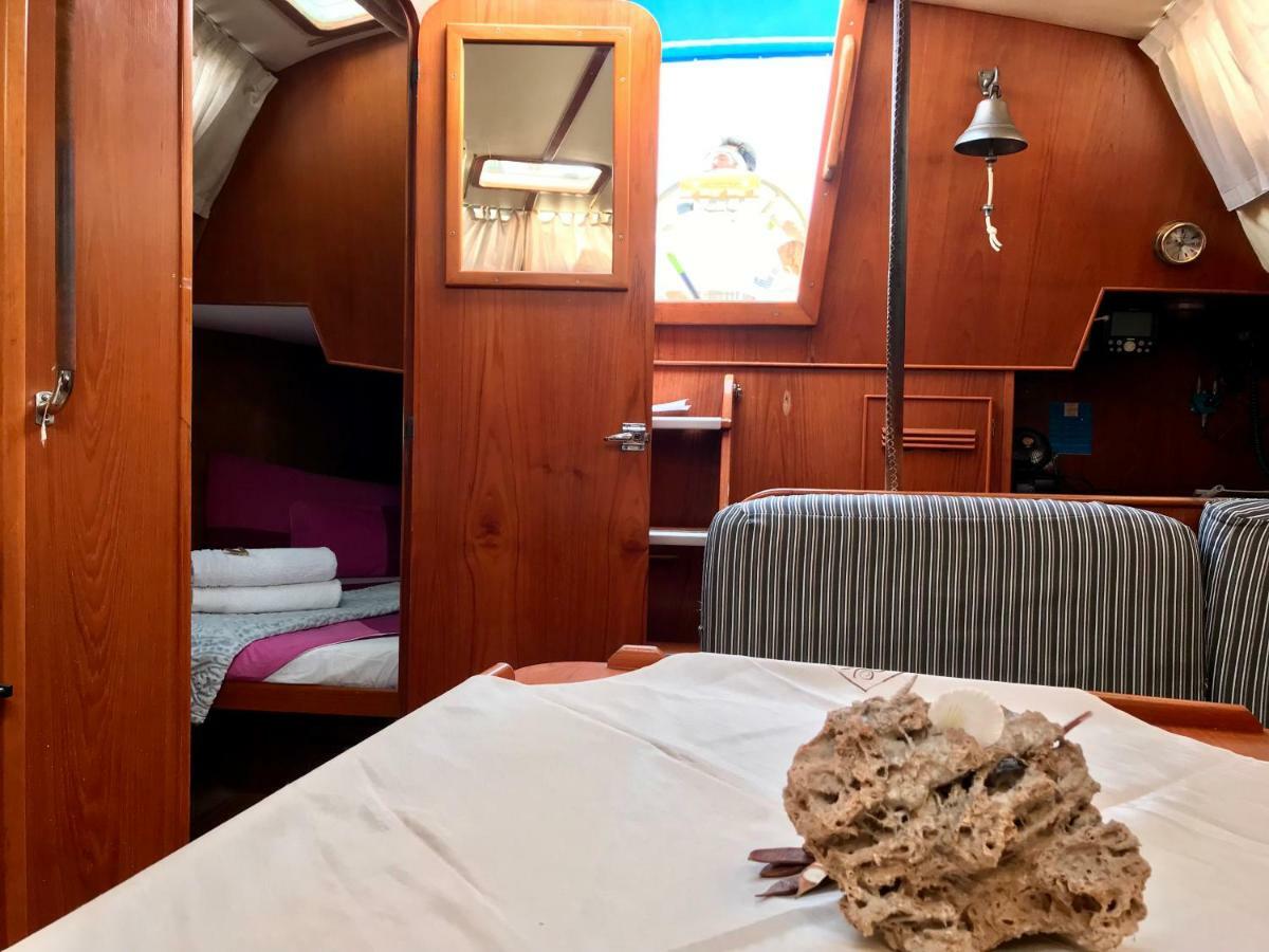 Sleep & Boats Barcelona City 圣阿德里安-德贝索斯 外观 照片