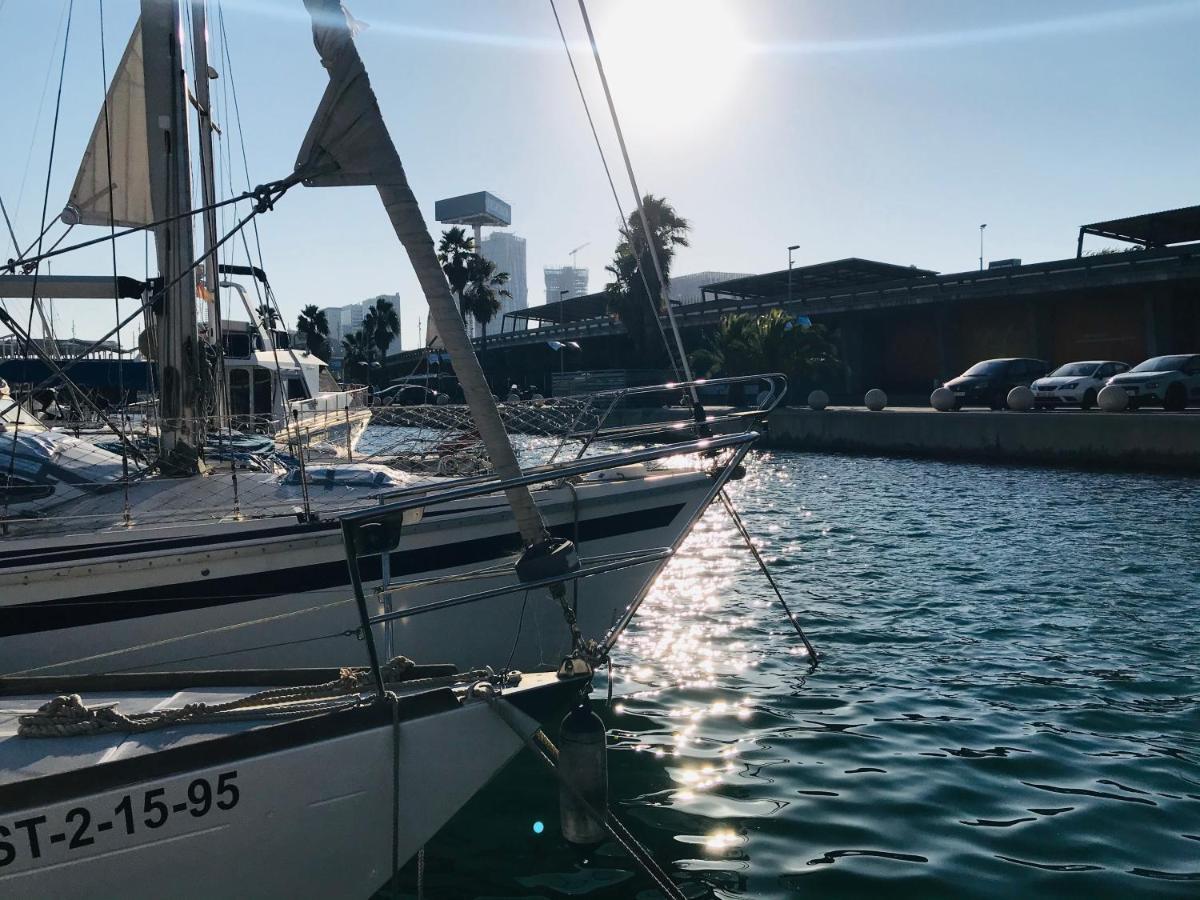 Sleep & Boats Barcelona City 圣阿德里安-德贝索斯 外观 照片